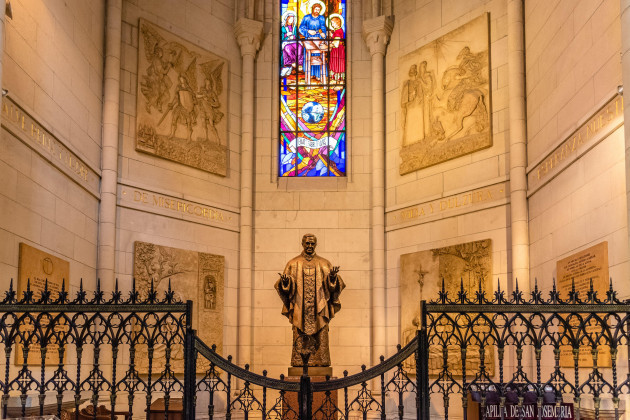 madrid-spain-november-1-2019-the-chapel-of-saint-josemaria-escriva-de-balaguer-in-almudena-cathedral-in-madrid-he-was-the-founder-of-opus-dei