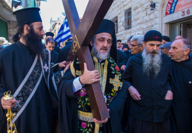 christian-pilgrims-carry-across-along-the-via-dolorosa-in-jerusalem-israel