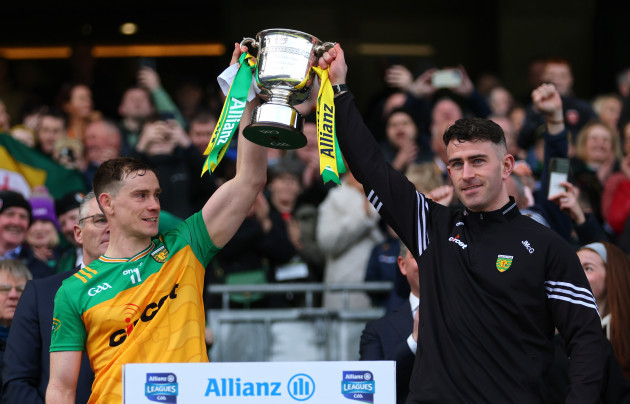 ciaran-thompson-and-captain-patrick-mcbrearty-lift-the-trophy