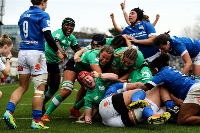 linda-djougang-fiona-tuite-and-aoife-wafer-celebrate-after-neve-jones-scores-a-try