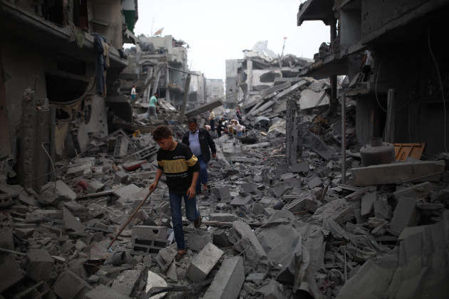 gaza-4th-apr-2024-people-walk-among-the-rubble-of-destroyed-buildings-after-an-israeli-airstrike-in-maghazi-refugee-camp-central-gaza-strip-on-april-4-2024-the-ministry-of-health-in-the-gaza-st