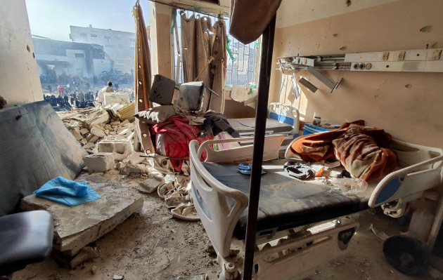 people-are-seen-in-the-area-where-al-shifa-hospital-and-its-surrounding-are-located-in-gaza-city-people-are-seen-in-the-area-where-al-shifa-hospital-and-its-surrounding-are-located-in-gaza-city-gaza