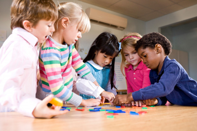 preschool-children-working-together-on-puzzle