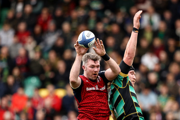 peter-omahony-wins-a-lineout-against-alex-moon
