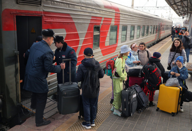volgograd-russia-04th-apr-2024-meeting-of-a-group-of-children-evacuated-from-belgorod-at-the-central-railway-station-volgograd-1-04-04-2024-russia-volgograd-region-volgograd-photo-credit-art