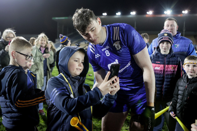 david-fitzgerald-poses-for-a-photo-with-a-young-fan