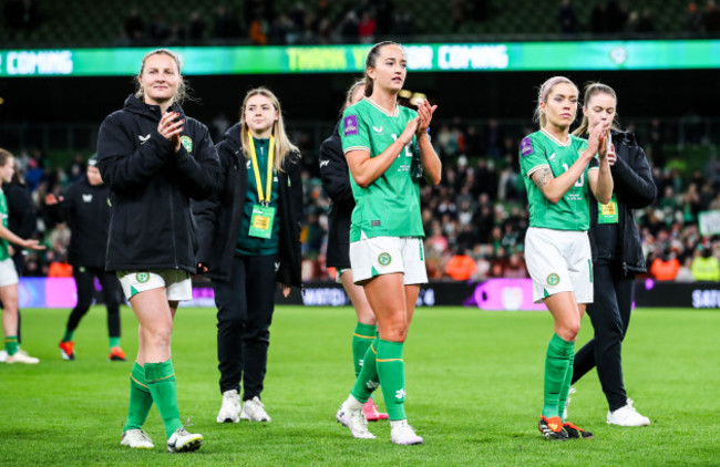 kyra-carusa-anna-patten-and-denise-osullivan-applaud-the-fans-after-the-game