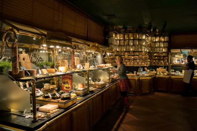 narbonnefrance-theworldslargestcheeseselectionina