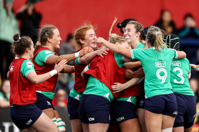 eve-higgins-celebrates-after-her-teams-second-try