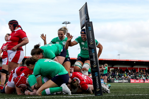 aoife-wafer-is-congratulated-by-beibhinn-parsons-enya-breen-aoibheann-reilly-and-brittany-hogan-after-she-scores-her-teams-first-try