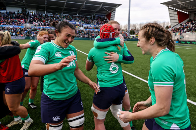 shannon-ikahihifo-celebrates-after-the-game-with-eve-higgins