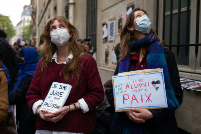 paris-france-26th-apr-2024-illustration-of-pro-palestine-protesters-and-activists-who-came-to-support-the-occupation-of-science-po-paris-building-in-paris-france-on-april-26-2024-after-an-evacu