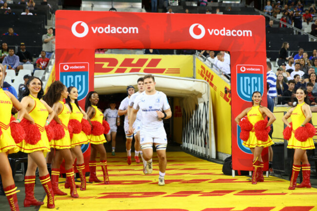 scott-penny-leads-out-his-team