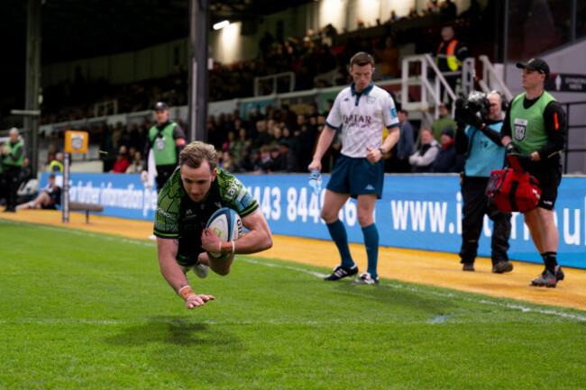 john-porch-scores-his-teams-third-try