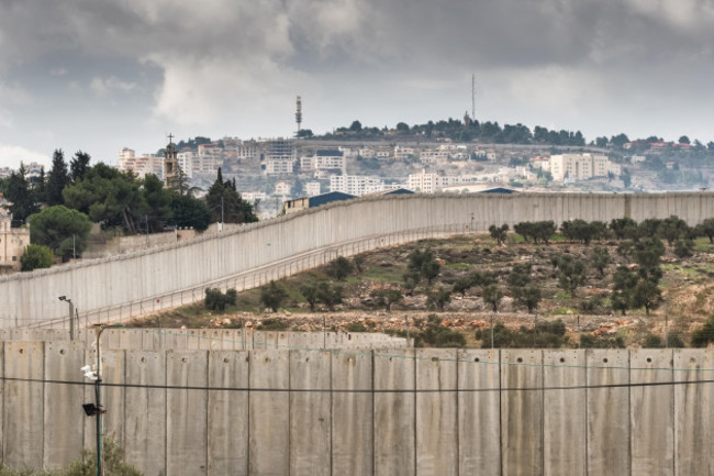 separation-wall-between-israel-and-west-bank