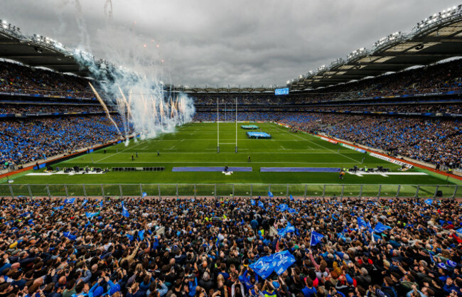 both-teams-make-their-way-out-for-the-start-of-the-game