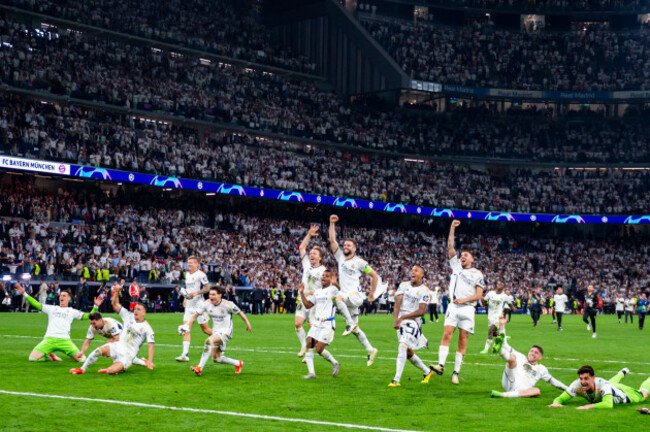 Madrid-Madrid-Espagne-8 mai 2024-Madrid-Espagne-8 mai-Les joueurs du Real Madrid célèbrent leur victoire à la fin de la demi-finale retour de la Ligue des Champions entre le Real Madrid