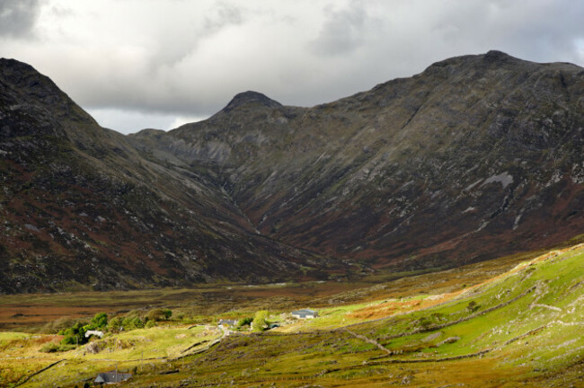 part-of-the-twelve-bens-mountain-range-connemara-co-galway-ireland-2009