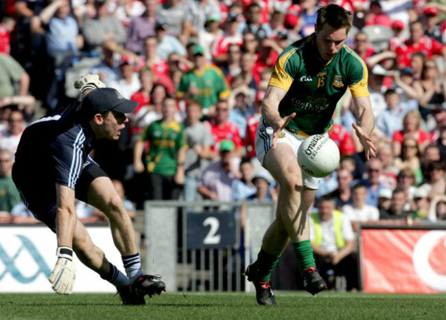 stephen-bray-beats-tephen-cluxton-to-score