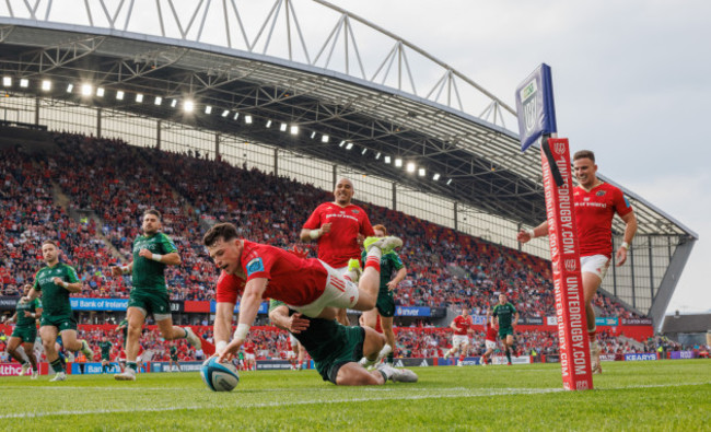 byron-ralston-is-unable-to-prevent-calvin-nash-from-scoring-his-sides-second-try