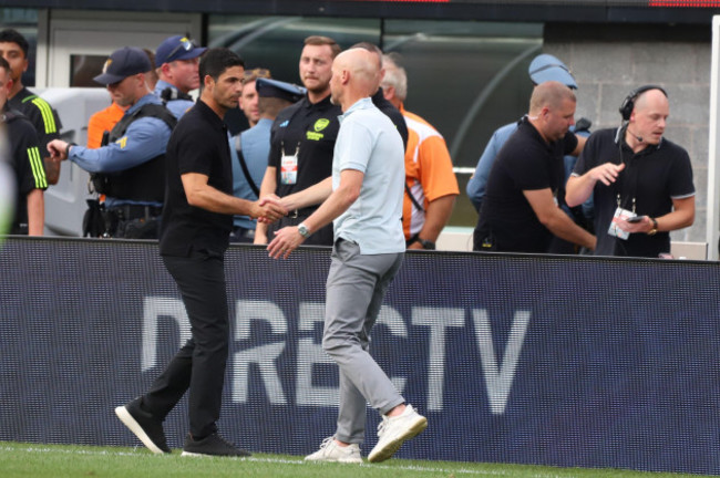 new-jersey-eua-usa-22nd-july-2023-nova-jersey-eua-22072023-futebolarsenalmanchester-unitedeua-os-treinadores-mikel-arteta-e-erik-ten-hag-se-comprimentam-no-final-da-partida-entre-os-g