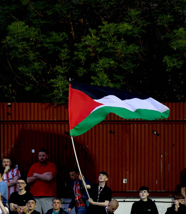 a-derry-city-fan-with-a-palestinian-flag