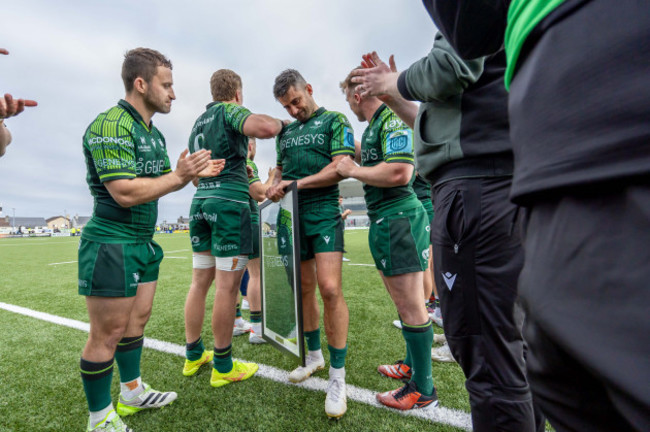 tiernan-ohalloran-bids-an-emotional-farewell-to-the-fans-and-teammates-at-the-sportsground