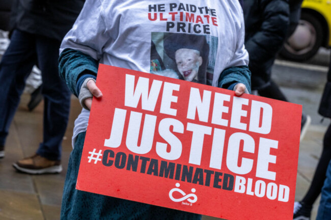 london-uk-5th-dec-2023-contaminated-blood-protest-outside-the-cabinet-office-london-uk-credit-ian-davidsonalamy-live-news