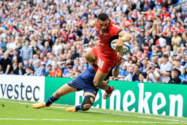 matthis-lebels-try-is-disallowed-for-a-foot-in-touch-after-a-tackle-from-jordan-larmour