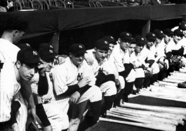 joe-dimaggio-and-the-1937-new-york-yankees-at-the-world-series