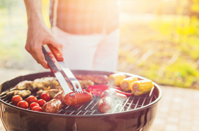 manfriesmeatandvegetablesonthegrillflipssausages