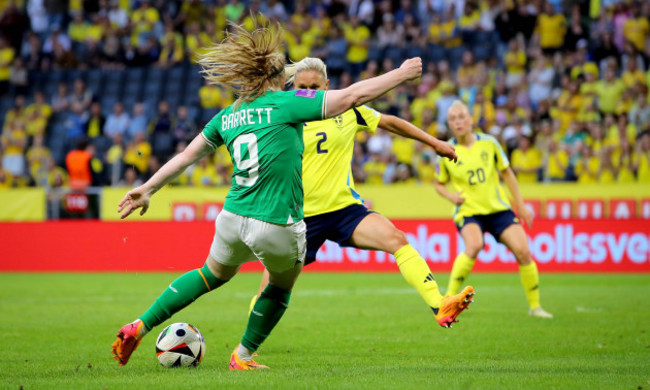 amber-barrett-shoots-on-goal-late-in-the-game