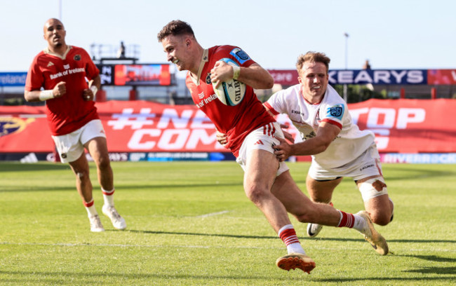 shane-daly-scores-a-try-despite-stewart-moore