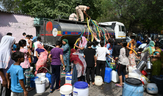 new-delhi-india-may-31-residents-and-children-fill-water-from-a-delhi-jal-board-djb-water-tanker-amid-a-water-crisis-amid-the-summer-months-at-vivekananda-camp-chanakyapuri-on-may-31-2024-in-n