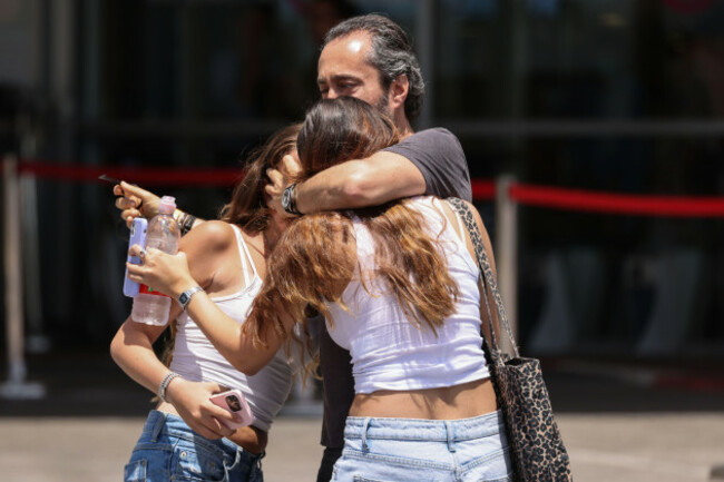 kiryat-ono-israel-08th-june-2024-relatives-of-released-hostages-arrive-to-tel-hashomer-sheba-hospital-the-israel-defense-forces-idf-said-on-saturday-that-it-had-rescued-four-israeli-hostages