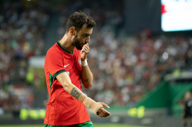 june-04-2024-lisbon-portugal-portugals-and-manchester-united-midfielder-bruno-fernandes-8-in-action-during-the-international-friendly-game-portugal-vs-finland-credit-alexandre-de-sousaalamy