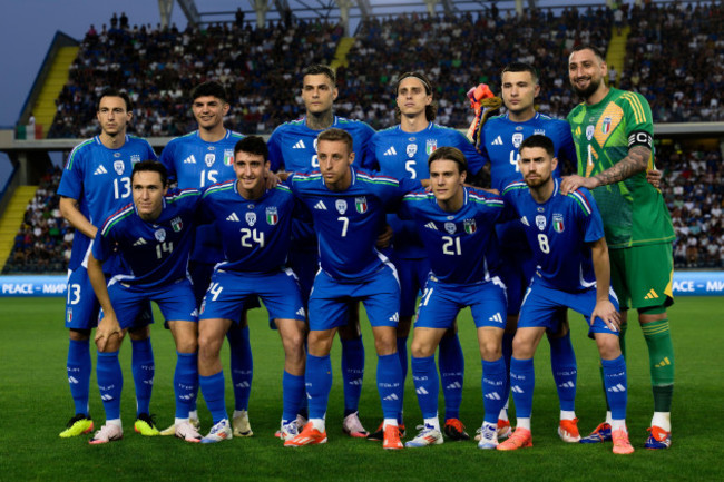 empoli-italy-9-june-2024-players-of-italy-pose-for-a-team-photo-prior-to-the-friendly-football-match-between-italy-and-bosnia-herzegovina-credit-nicolo-campoalamy-live-news