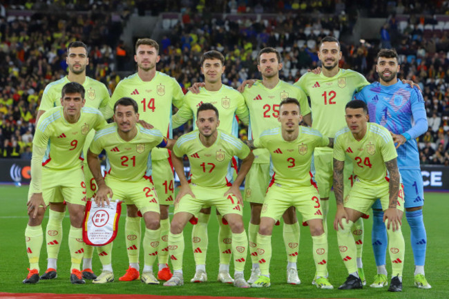 london-uk-22nd-mar-2024-london-england-march-22nd-2024-spain-players-pose-for-a-team-photo-during-the-international-friendly-game-between-spain-and-colombia-at-the-london-stadium-in-london-eng