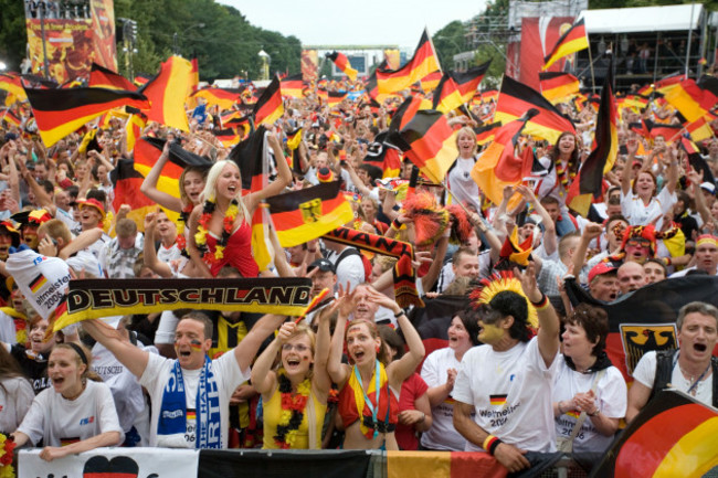 football-fans-cheer-germany-in-their-quarter-final-match-against-argentina-in-the-2006-world-cup-finals