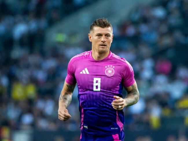 toni-kroos-deutschland-08-ger-deutschland-vs-griechenland-testspiel-dfb-fussball-herren-nationalmannschaft-vorbereitung-uefa-euro-2024-07-06-2024dfb-regulations-prohibit-any-use-of-photogra