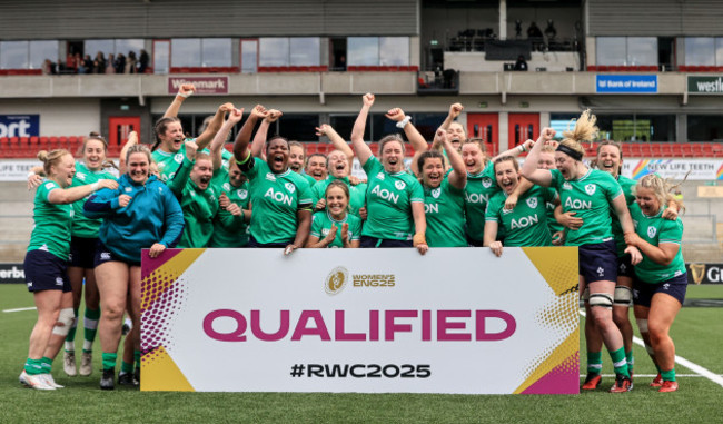 the-ireland-team-celebrate-qualifying-for-the-2025-womens-rugby-world-cup