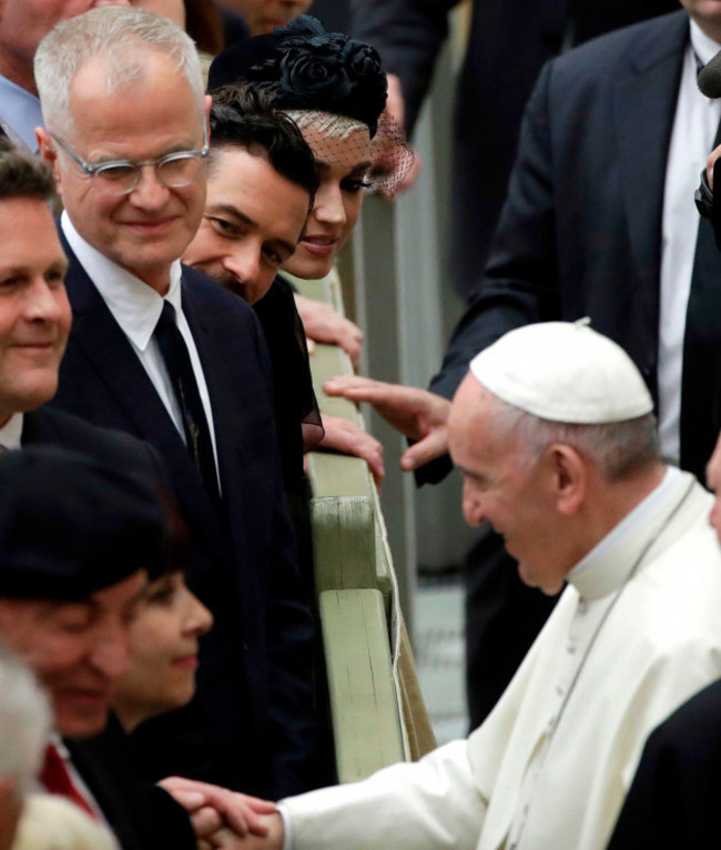 katy-perry-top-and-orlando-bloom-center-look-at-pope-francis-greeting-people-at-the-end-of-an-audience-for-the-participants-in-the-united-to-cure-international-conference-on-the-cure-for-cancer