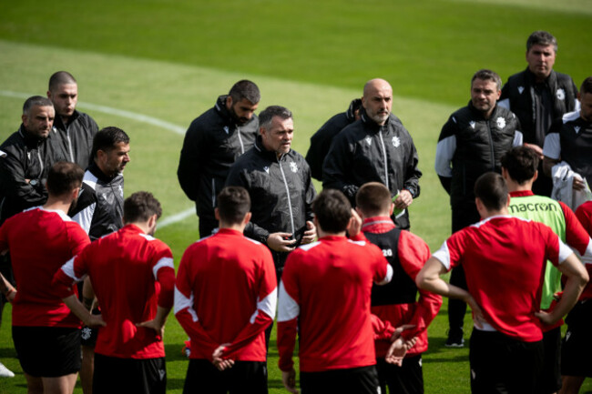 velbert-germany-13th-june-2024-soccer-european-championship-group-f-georgia-training-georgias-national-coach-willy-sagnol-m-speaks-to-the-team-during-training-credit-fabian-strauchdpaa