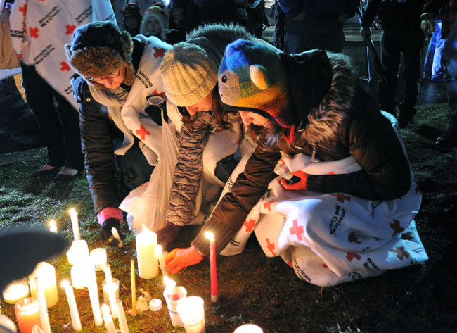 mourners-light-candles-during-a-vigil-at-newtown-high-school-following-the-sandy-hook-shooting-spree-in-ct-usa