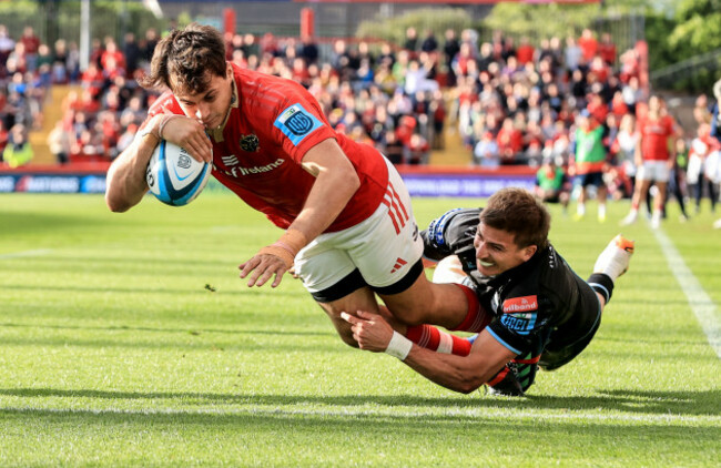 antoine-frisch-scores-a-try-despite-seb-cancelliere