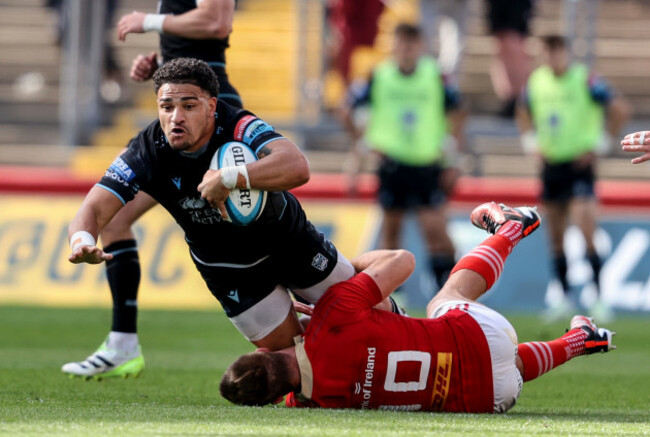 sione-tuipulotu-is-tackled-by-jack-crowley