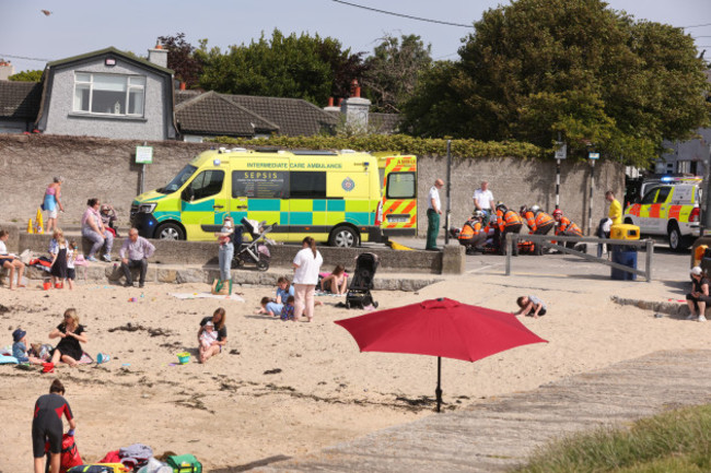 Sandycove beach rescue-3_90707647