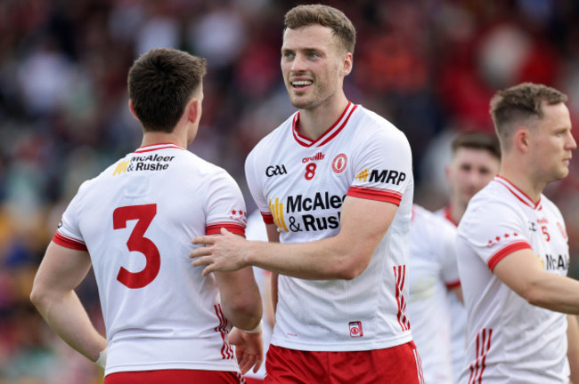 brian-kennedy-celebrates-after-the-game-with-padraig-hampsey