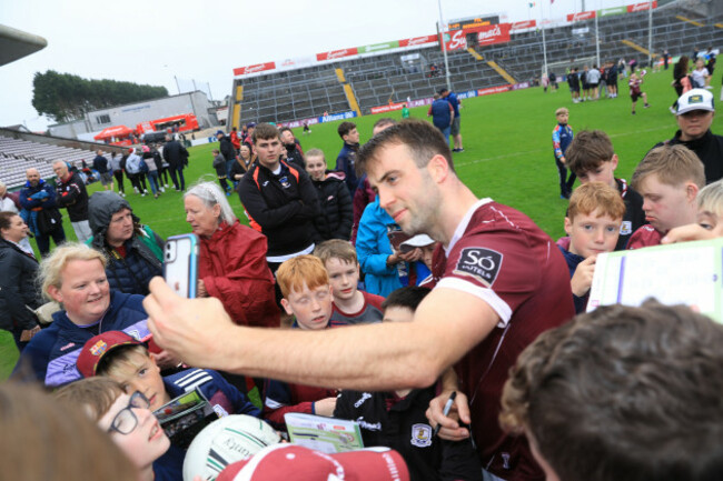 paul-conroy-poses-for-selfies-after-the-game