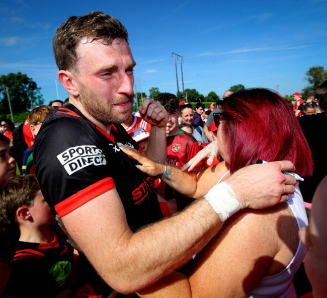 sam-mulroy-celebrates-with-his-mother-beirne